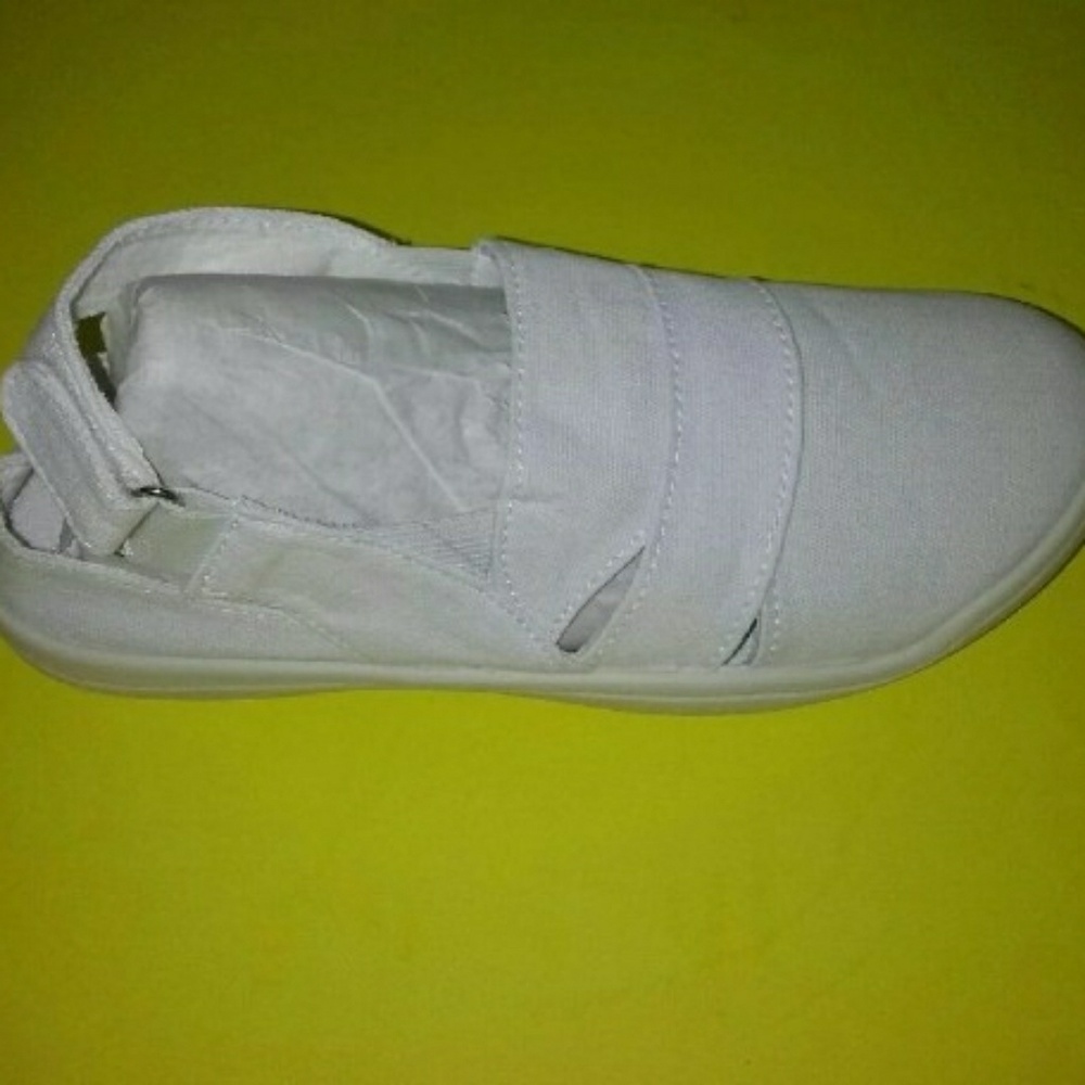 Sz 6W | Comfort Ease White Canvas Slip-on Flats | NWOT